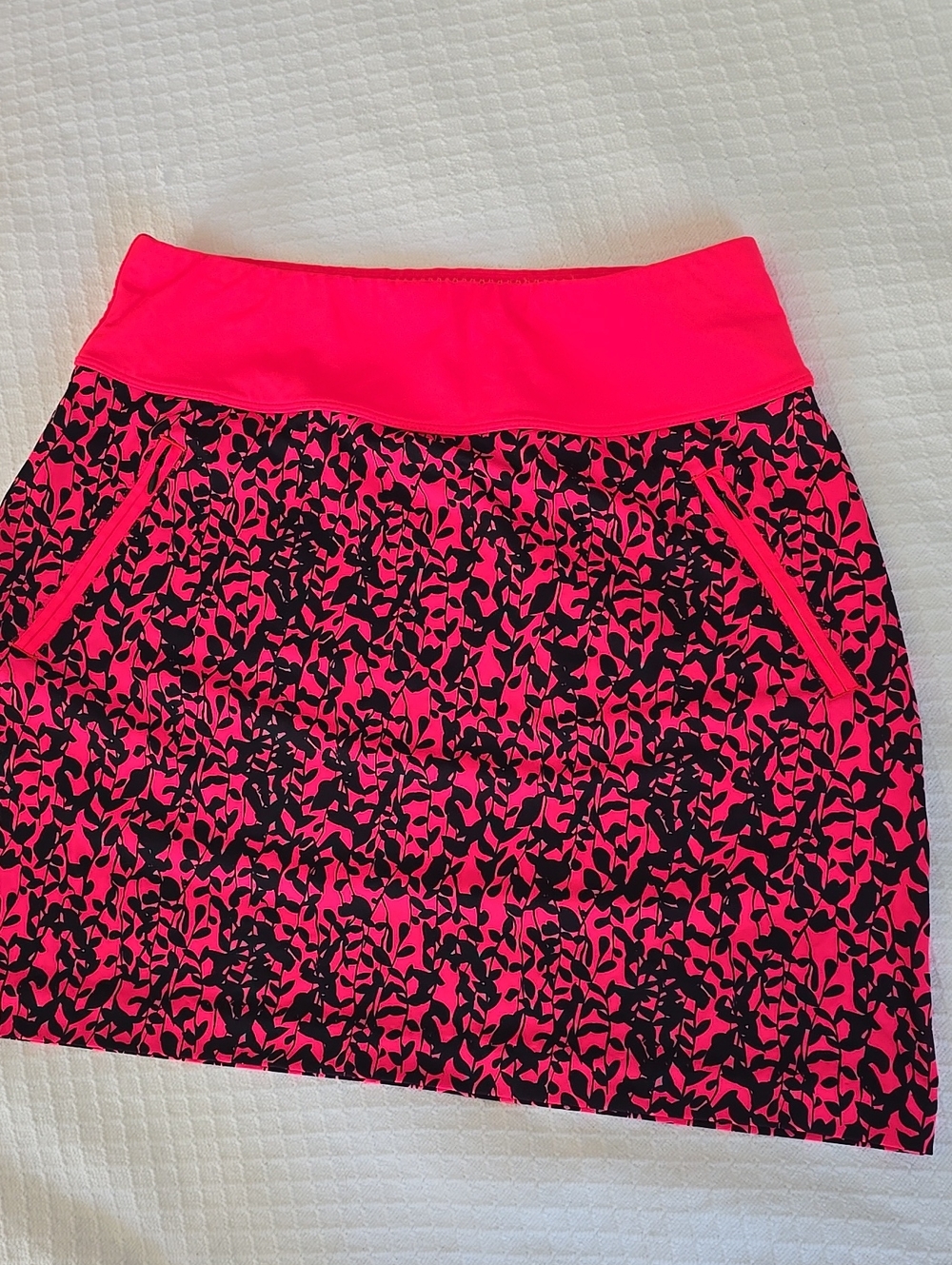 ANNIKA by Cutter & Buck Pink & Black Abstract Print CB DryTec UPF 50+ Golf Skirt